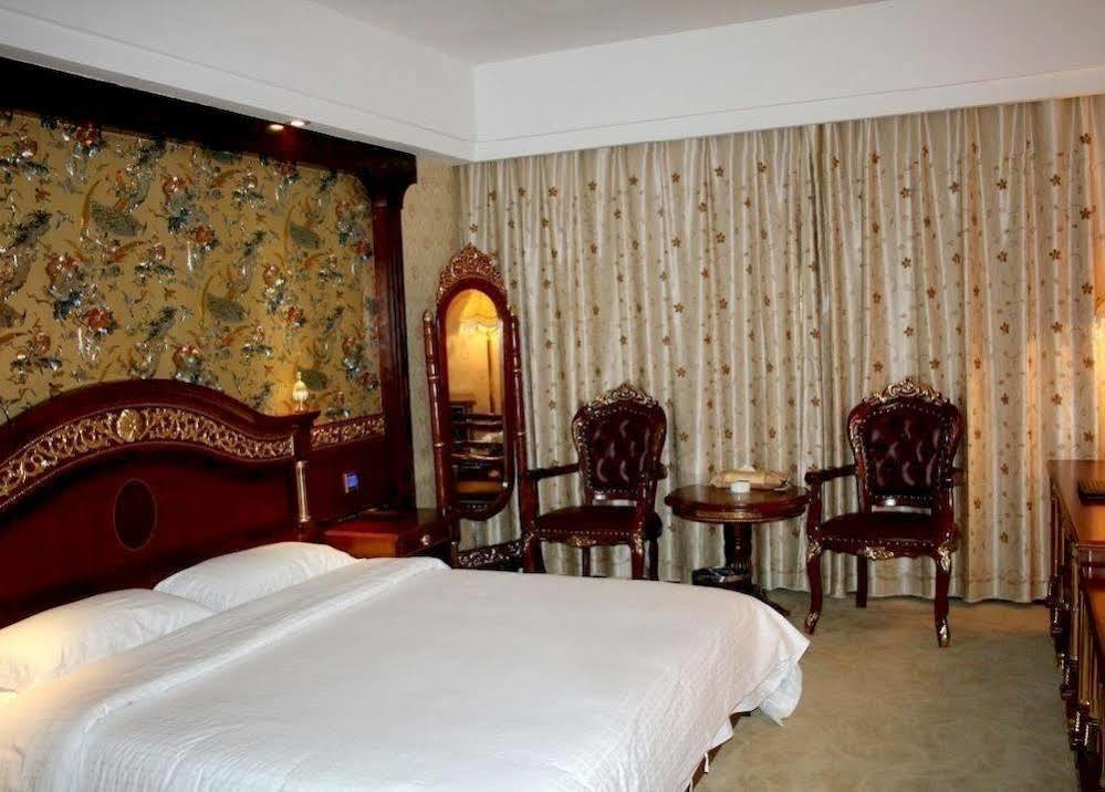 New West Street International Hotel Yangshuo Extérieur photo